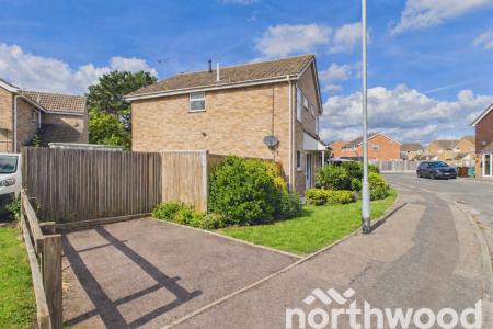 2 bedroom Semi-detached house for sale in Brentwood, Ashford, TN23