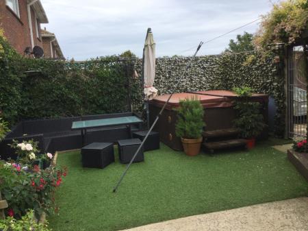 2 bedroom Flat to let in Greenway, Lydd, TN29