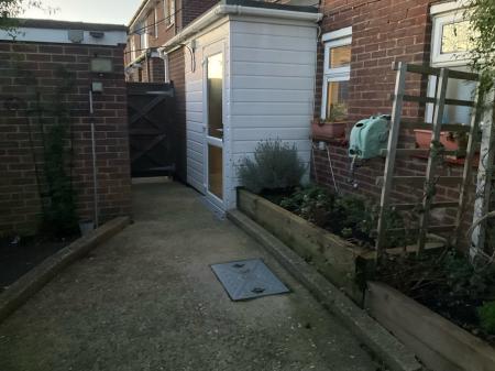 2 bedroom Flat to let in Greenway, Lydd, TN29