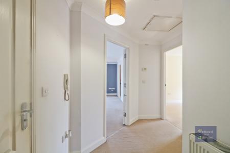 2 bedroom Flat to let in Running Foxes Lane, Singleton, Ashford, TN23