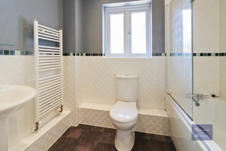 2 bedroom Flat to let in Running Foxes Lane, Singleton, Ashford, TN23