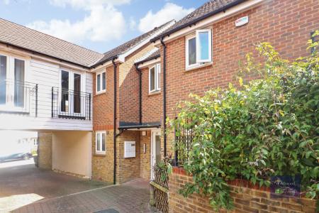 2 bedroom Flat to let in Running Foxes Lane, Singleton, Ashford, TN23