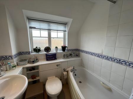 3 bedroom Detached house to let in Wallis Road, Ashford, Ashford, TN24