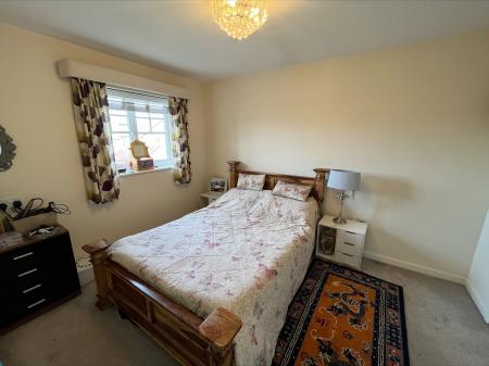 3 bedroom Detached house to let in Wallis Road, Ashford, Ashford, TN24