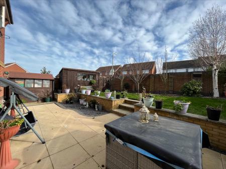 3 bedroom Detached house to let in Wallis Road, Ashford, Ashford, TN24