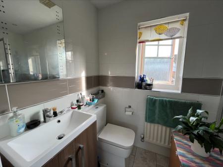 3 bedroom Detached house to let in Wallis Road, Ashford, Ashford, TN24