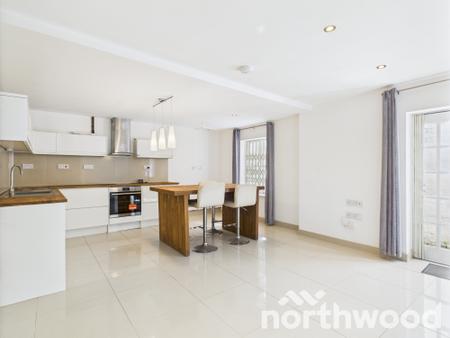 1 bedroom Flat to let in Sandgate High Street, Sandgate, CT20
