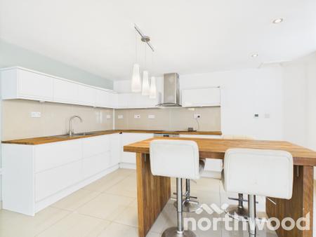 1 bedroom Flat to let in Sandgate High Street, Sandgate, CT20