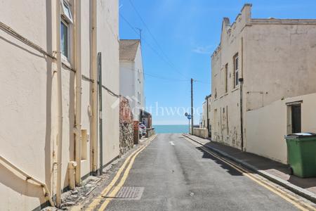 1 bedroom Flat to let in Sandgate High Street, Sandgate, CT20