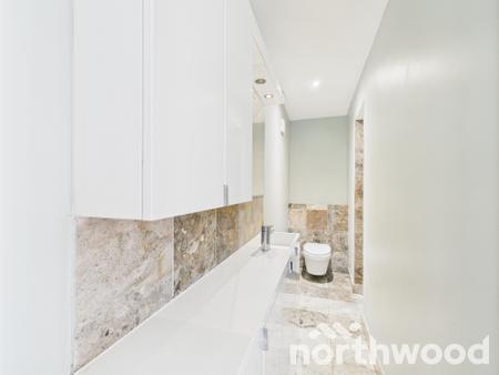 1 bedroom Flat to let in Sandgate High Street, Sandgate, CT20