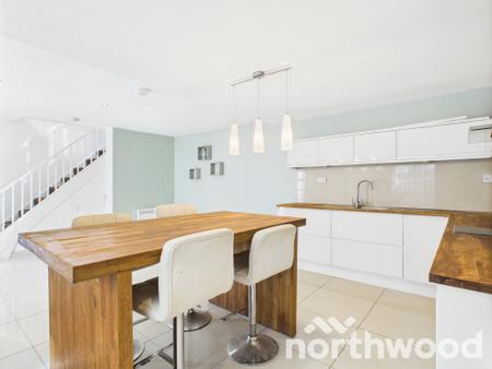 1 bedroom Flat to let in Sandgate High Street, Sandgate, CT20