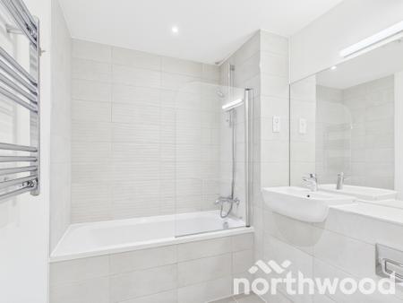 2 bedroom Flat to let in Hampton Place, Victoria Way, Ashford, TN23