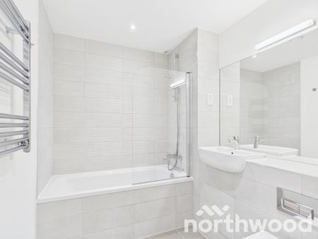2 bedroom Flat to let in Hampton Place, Victoria Way, Ashford, TN23