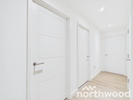 2 bedroom Flat to let in Hampton Place, Victoria Way, Ashford, TN23