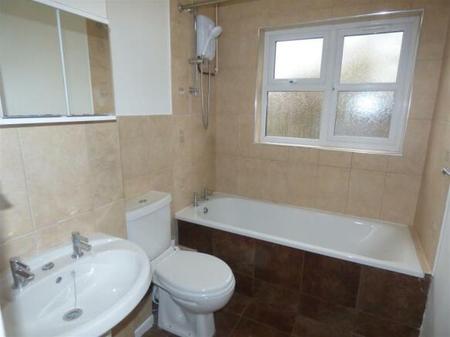 2 bedroom Flat to let in Longacre Road, Singleton, Ashford, TN23