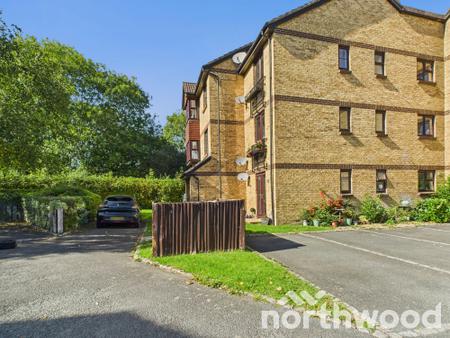 2 bedroom Flat to let in Longacre Road, Singleton, Ashford, TN23