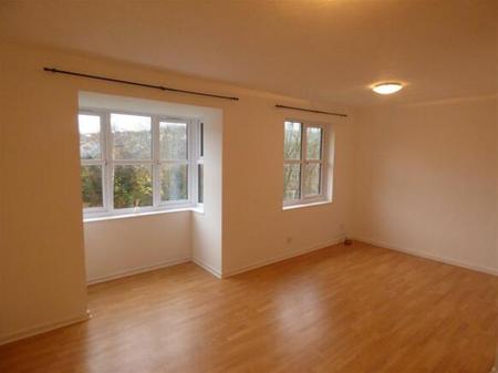 2 bedroom Flat to let in Longacre Road, Singleton, Ashford, TN23