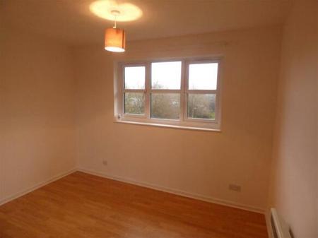 2 bedroom Flat to let in Longacre Road, Singleton, Ashford, TN23