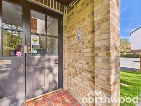 2 bedroom Flat to let in Longacre Road, Singleton, Ashford, TN23