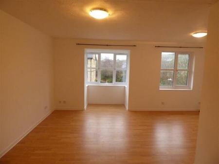 2 bedroom Flat to let in Longacre Road, Singleton, Ashford, TN23