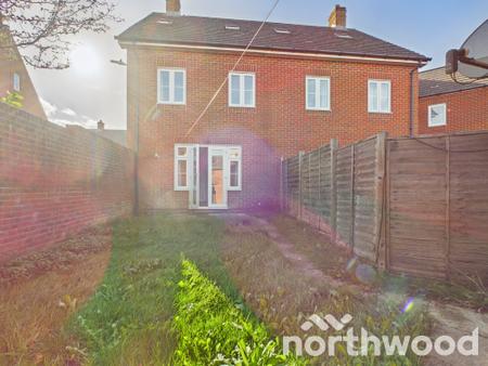 3 bedroom Terraced House to let in Orchid Court, Kingsnorth, Ashford, TN23