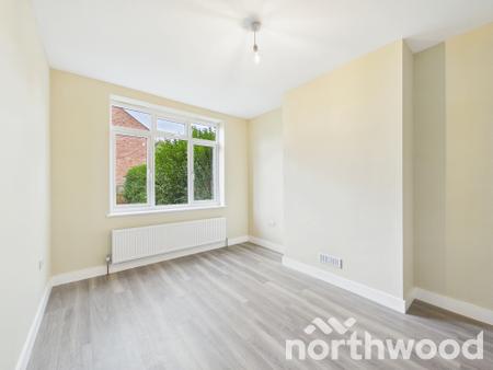 3 bedroom Semi-detached house for sale in Victoria Road, Town Centre, Ashford, TN23