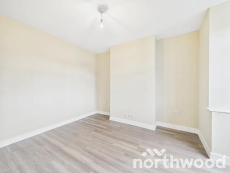 3 bedroom Semi-detached house for sale in Victoria Road, Town Centre, Ashford, TN23
