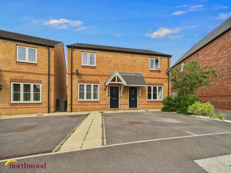 2 bedroom Semi-detached house for sale in Bailey Road, Banbury, OX16