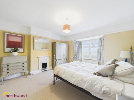 5 bedroom Detached house for sale in Barford Road, Bloxham, OX15