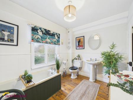 5 bedroom Detached house for sale in Barford Road, Bloxham, OX15