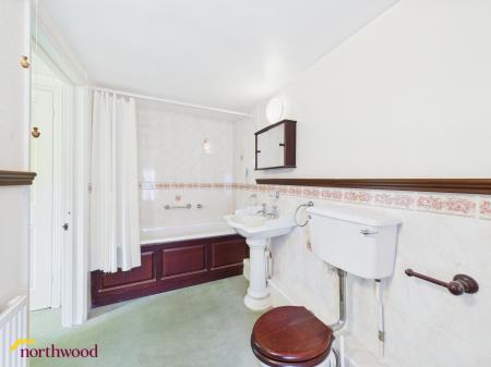 4 bedroom Detached house for sale in Boddington Road, Byfield, NN11