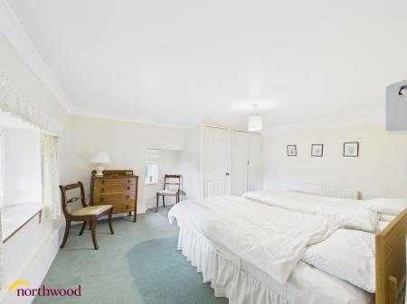 4 bedroom Detached house for sale in Boddington Road, Byfield, NN11