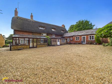 4 bedroom Detached house for sale in Boddington Road, Byfield, NN11