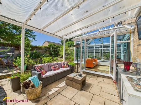 4 bedroom Detached house for sale in Chipperfield Park Road, Bloxham, OX15