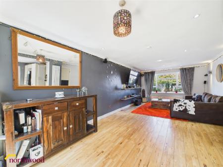 4 bedroom Detached house for sale in Chipperfield Park Road, Bloxham, OX15