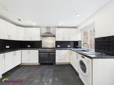 4 bedroom End of terrace house for sale in Ferriston, Banbury, OX16