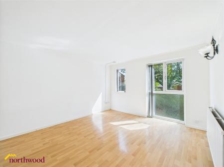 4 bedroom End of terrace house for sale in Ferriston, Banbury, OX16