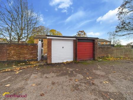 4 bedroom End of terrace house for sale in Ferriston, Banbury, OX16