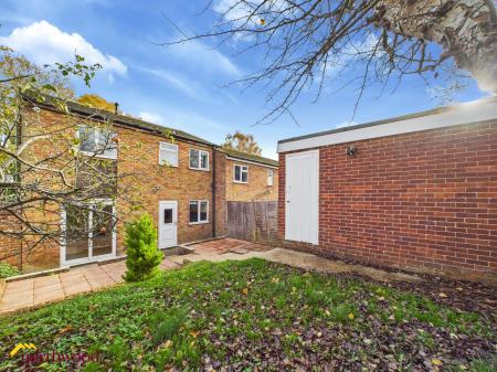 4 bedroom End of terrace house for sale in Ferriston, Banbury, OX16