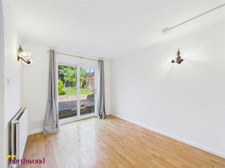 4 bedroom End of terrace house for sale in Ferriston, Banbury, OX16