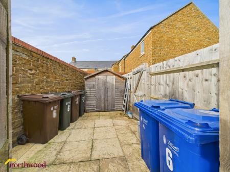 3 bedroom End of terrace house for sale in Kingerlee Road, Banbury, OX16