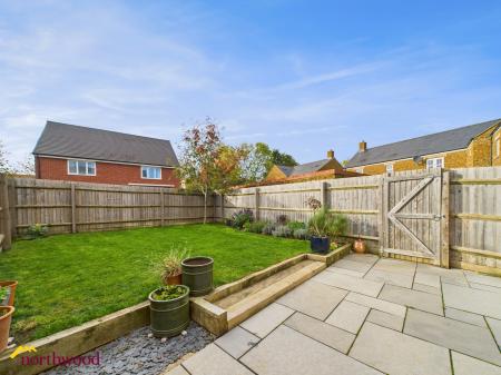 3 bedroom End of terrace house for sale in Kingerlee Road, Banbury, OX16