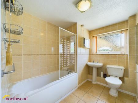 2 bedroom Detached bungalow for sale in Manor Park, Claydon, OX17