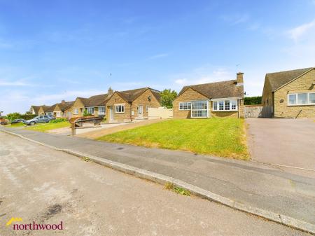2 bedroom Detached bungalow for sale in Manor Park, Claydon, OX17
