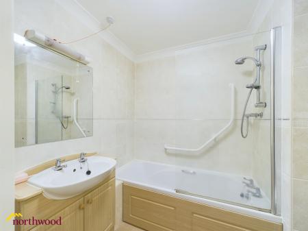 1 bedroom Flat for sale in Merisham Court School Lane, Banbury, OX16