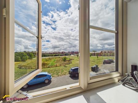 3 bedroom Semi-detached house for sale in Upton Close, Banbury, OX16