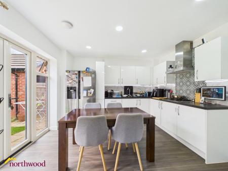 3 bedroom Semi-detached house for sale in Upton Close, Banbury, OX16