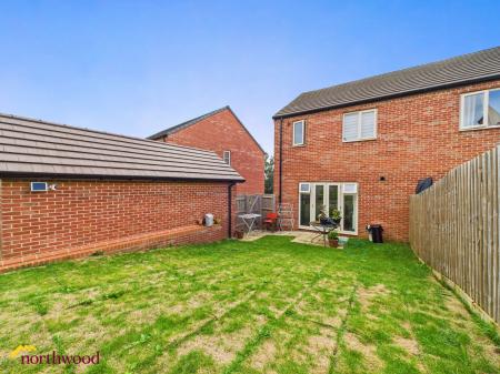 3 bedroom Semi-detached house for sale in Upton Close, Banbury, OX16