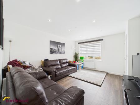 3 bedroom Semi-detached house for sale in Upton Close, Banbury, OX16