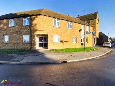 2 bedroom Flat to let in Manor Court, Fenny Compton, CV47